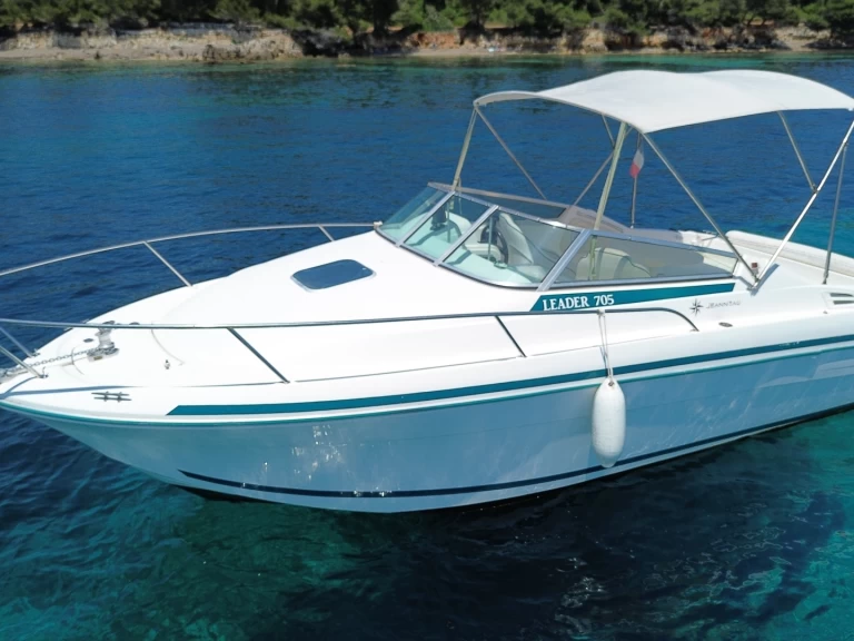 Wynajmij Motorówka z lub bez skippera Jeanneau w Mandelieu-la-Napoule