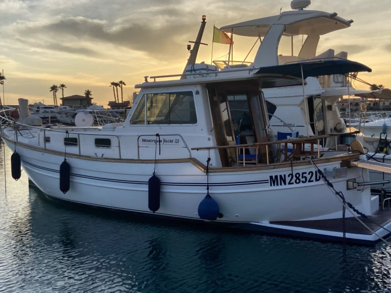 Menorquin-Yachts Menorquin 120 między profesjonalistami a osobami prywatnymi w Marzamemi