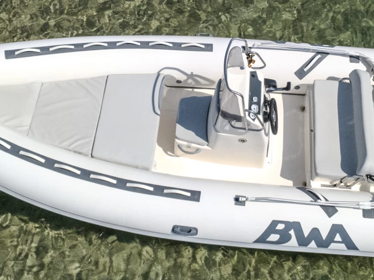 Bwa California 550 między profesjonalistami a osobami prywatnymi w Cannigione