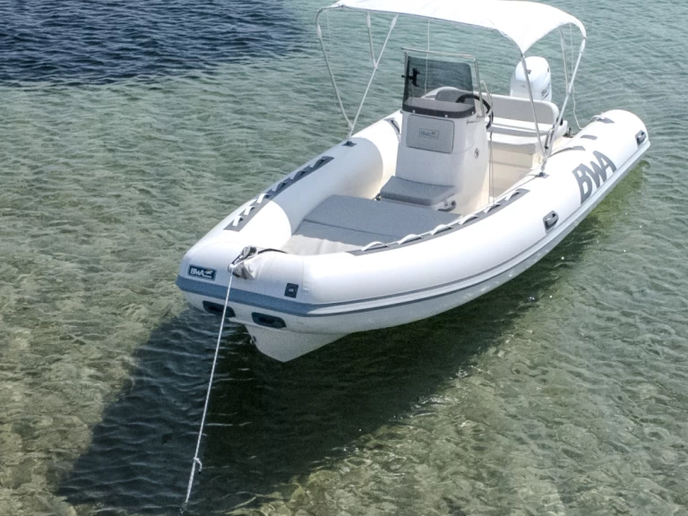 Bwa California 550 między profesjonalistami a osobami prywatnymi w Cannigione