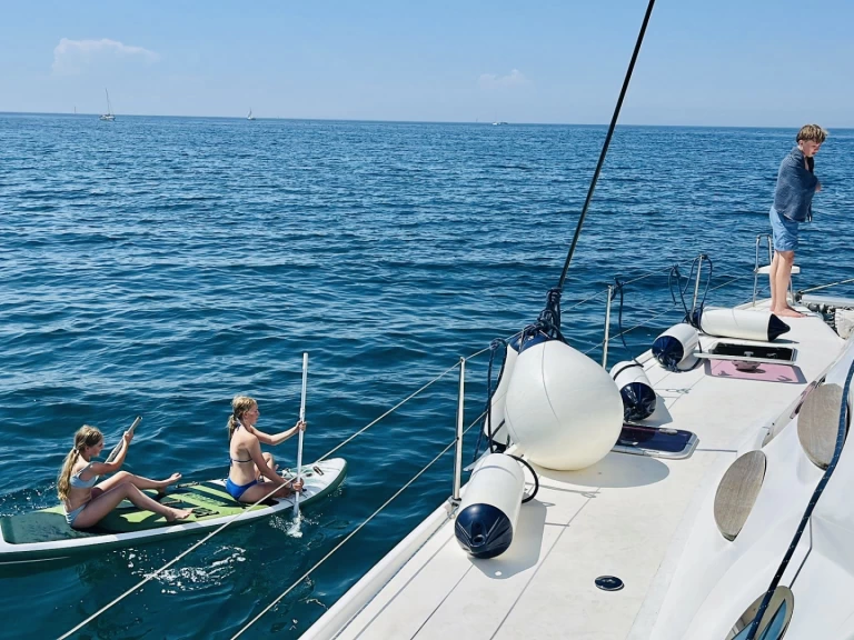 Wynajem Katamaran Nautitech z patentem 