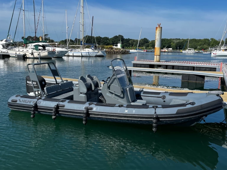 Highfield Patrol 660 między profesjonalistami a osobami prywatnymi w La Forêt-Fouesnant