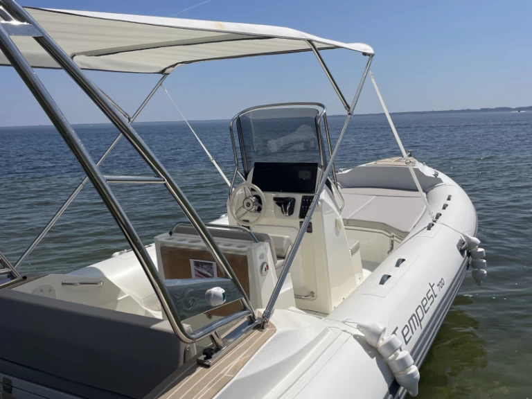 Wynajmij Łódż półsztywna z lub bez skippera Capelli w Biscarrosse