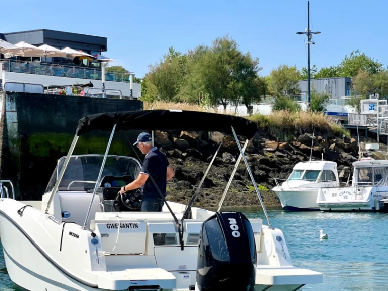 Wynajmij Quicksilver Activ 755 Open w Brest