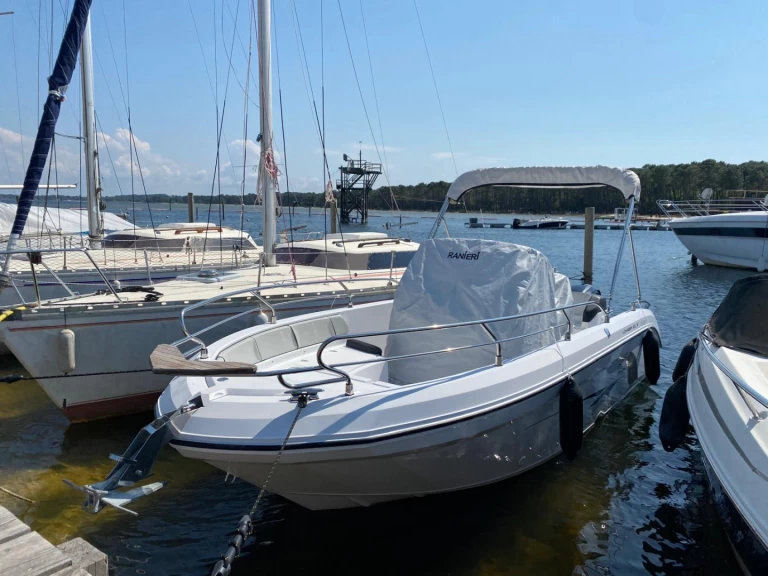 Ranieri  Voyager 21S między profesjonalistami a osobami prywatnymi w Biscarrosse