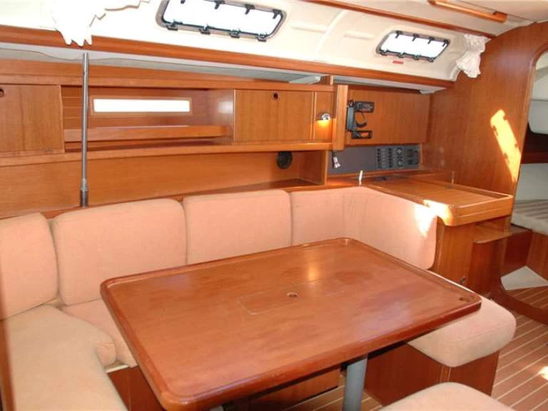 Wynajem Żaglowiec Dufour z patentem 