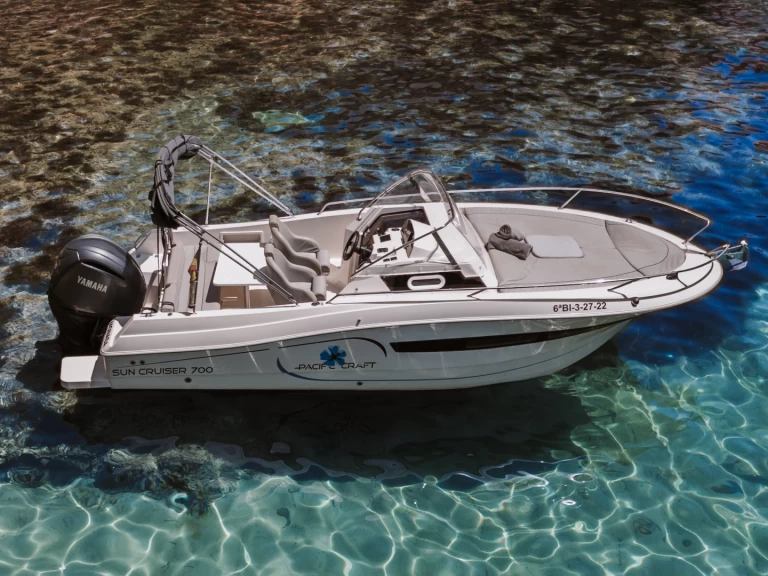 Pacific Craft Pacific Craft 700 SC między profesjonalistami a osobami prywatnymi w Ibiza Town