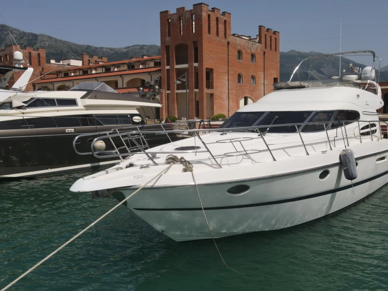 Wynajem Motorówka w Himarë - Cranchi Atlantique 48