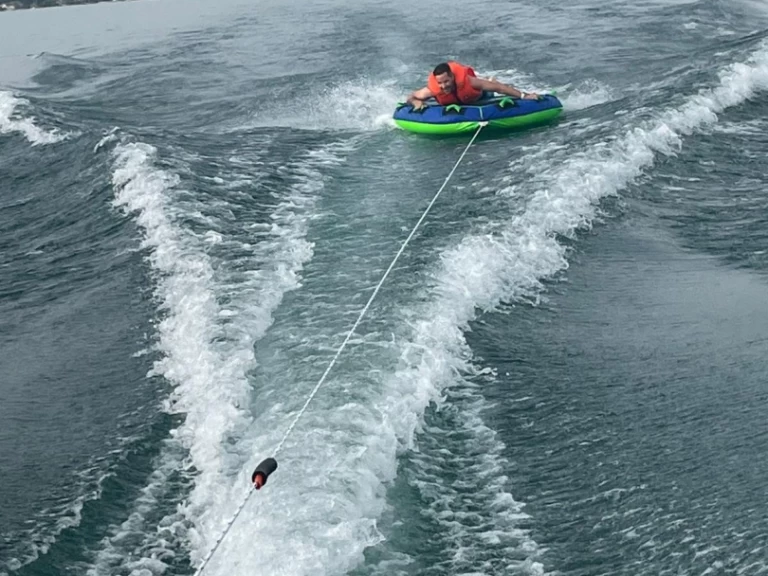 Wynajem Motorówka w Genève (City) - Sea Ray 202