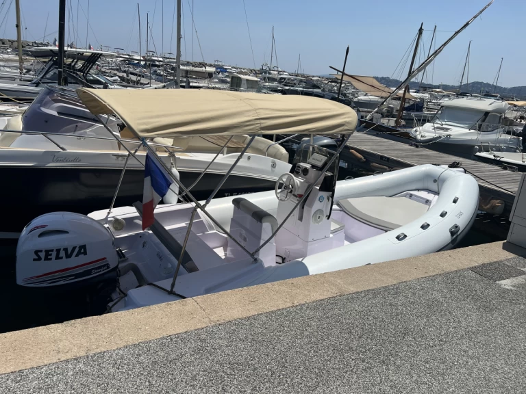 Wynajmij Selva D570FB w Sainte-Maxime