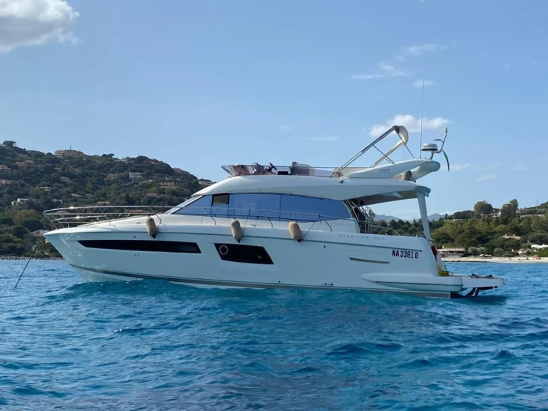 Wynajem Luksusowy jacht Prestige z patentem 