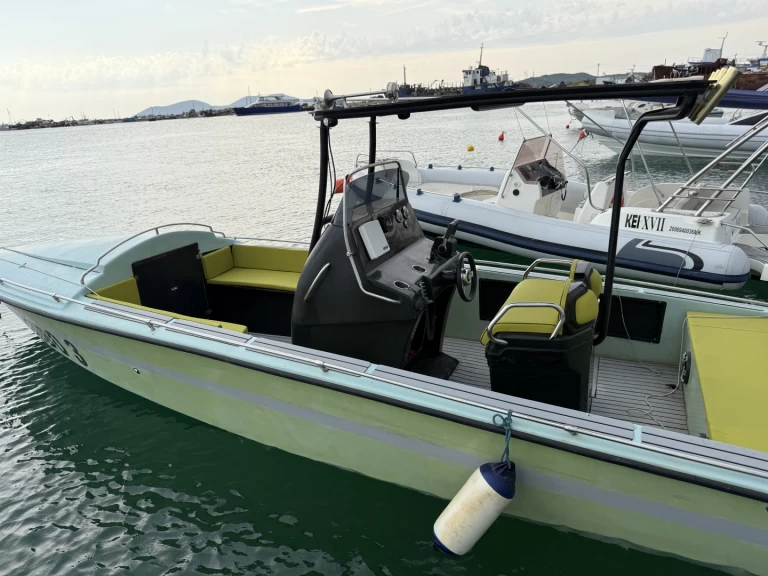 Wynajmij Scarab Scarab w Vlorë