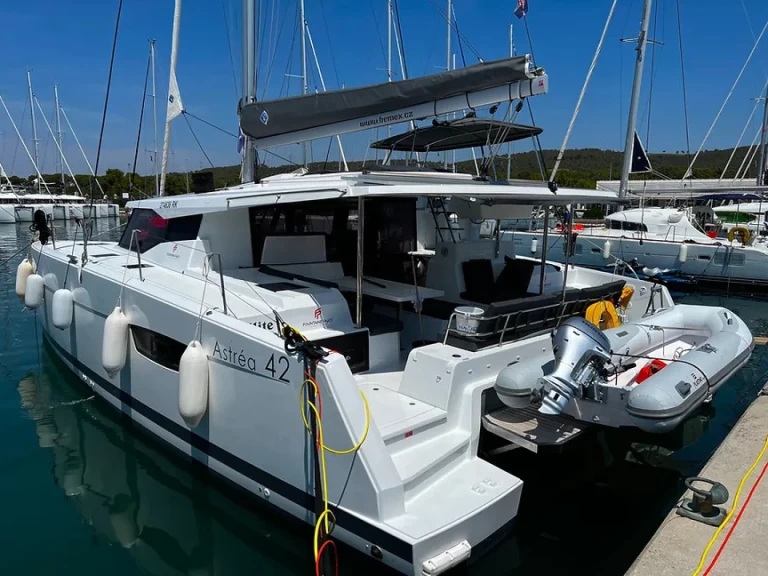 Wynajem Katamaran w Pula - Fountaine Pajot Astrea 42