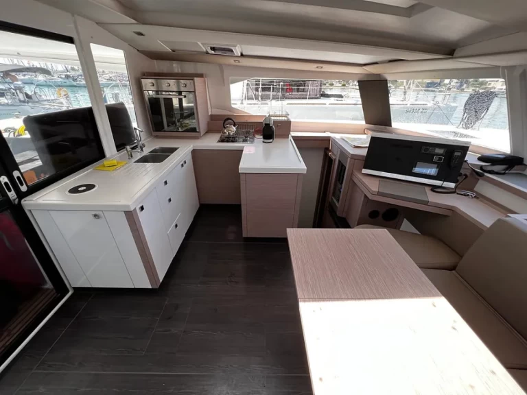 Wynajem łodzi Fountaine Pajot Astrea 42 w Pula na SamBoat 
