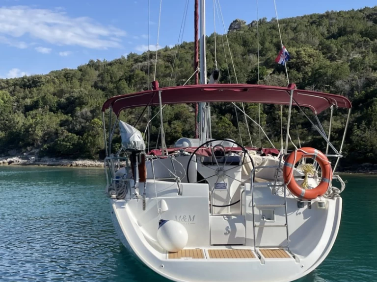 Wynajmij Bénéteau Oceanis 411 Celebration w Omis