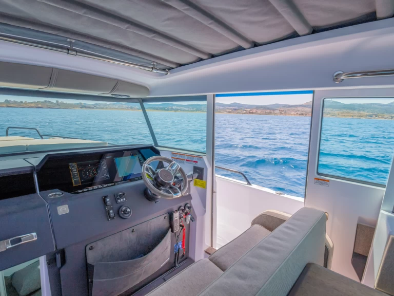 Axopar Axopar 37 XC Cross Cabin między profesjonalistami a osobami prywatnymi w Lavrio