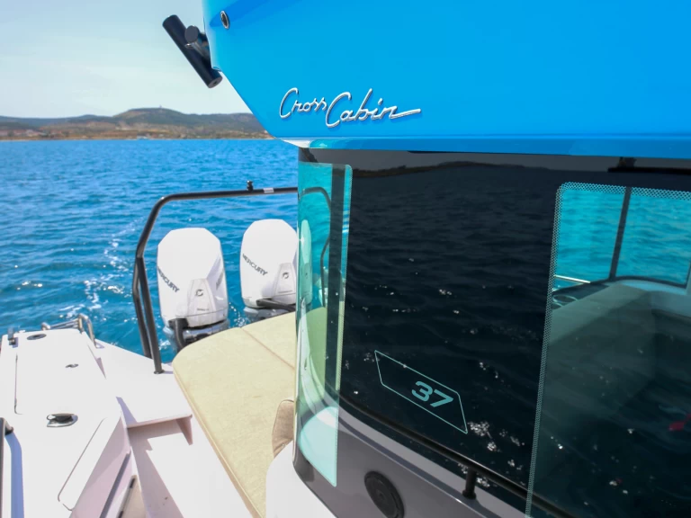 Wynajmij Axopar Axopar 37 XC Cross Cabin w Lavrio