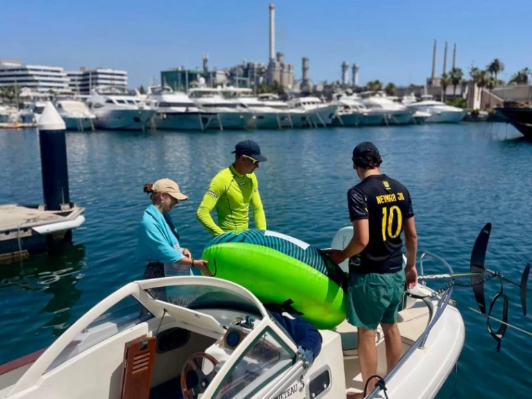 Bénéteau Ombrine 630 między profesjonalistami a osobami prywatnymi w Barcelona