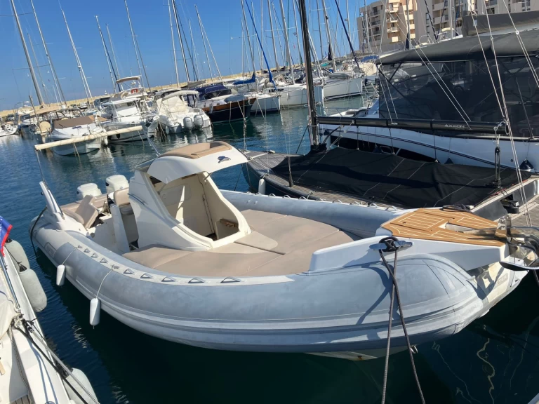 Wynajmij Łódż półsztywna z lub bez skippera Master w Le Canon