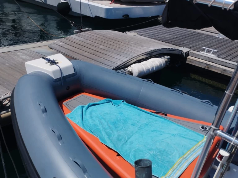 Łódż półsztywna do wynajmu w Cannes w najlepszej cenie