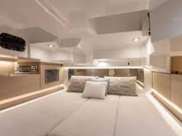 Wynajem łodzi Jeanneau cap camarat 10.5 CC w Antibes na SamBoat 