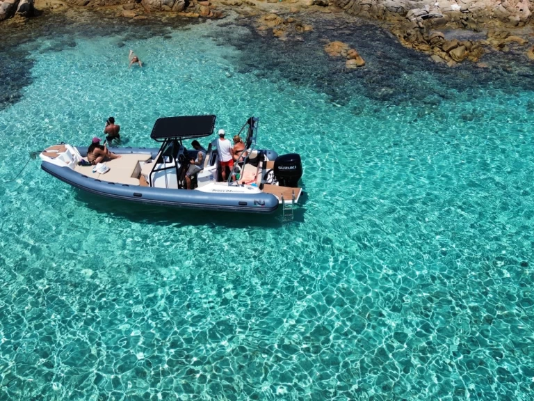 Wynajem Łódż półsztywna Nuova Jolly z patentem 