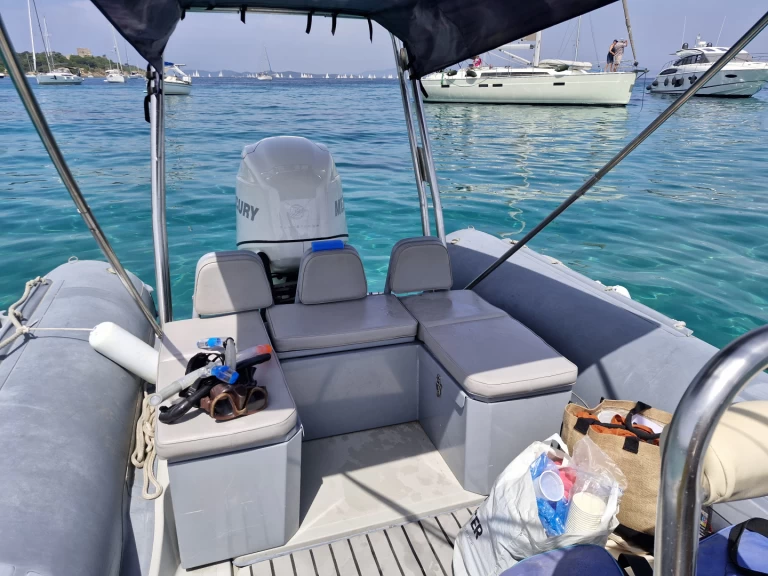 Wynajem Łódż półsztywna Joker Boat z patentem 