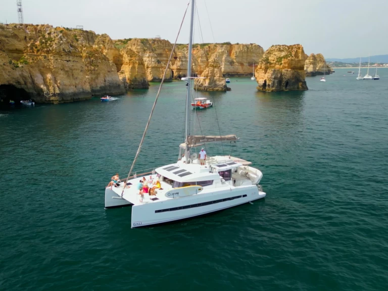 Bali Bali 4.3 między profesjonalistami a osobami prywatnymi w Marina de Lagos