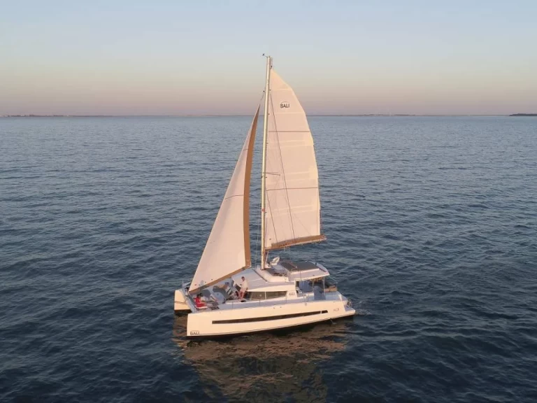 Wynajem łodzi Marina de Lagos tanio Bali 4.3