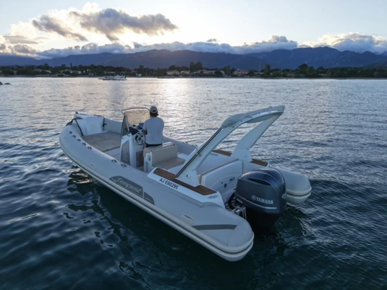 Wynajem łodzi Capelli Capelli 770 w Porticcio na SamBoat 