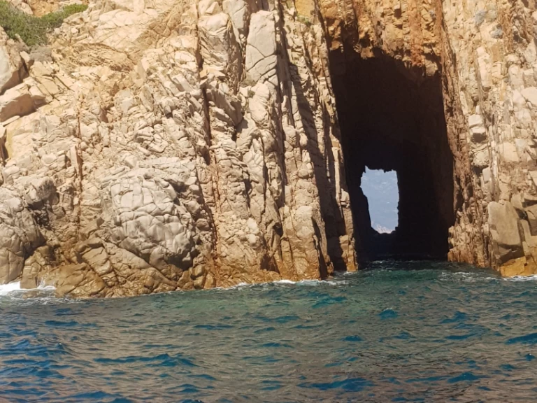 Wynajem Łódż półsztywna Capelli z patentem 