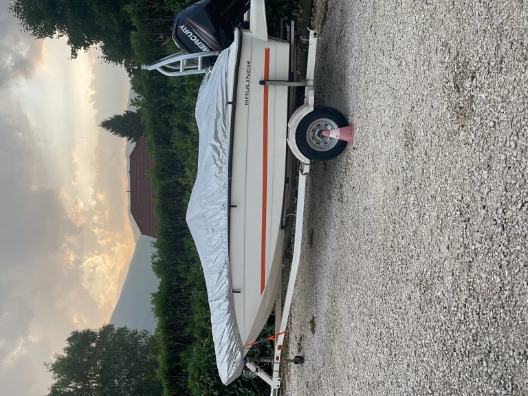 Wynajem Motorówka w Conjux - Bayliner Element E5