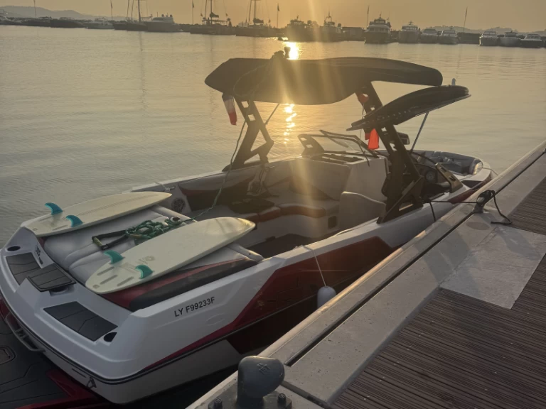 Wynajmij Malibu AXIS T22 w Port des Marines de Cogolin