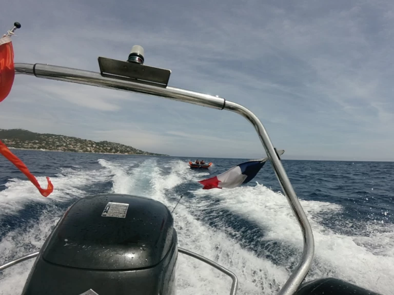 Łódż półsztywna do wynajmu w Sainte-Maxime w najlepszej cenie