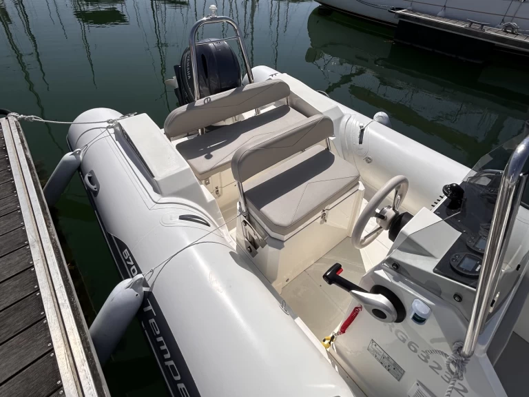 Wynajmij Łódż półsztywna z lub bez skippera Capelli w La Rochelle