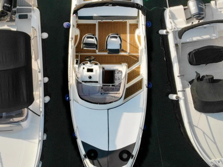 Motorówka do wynajmu w Šimuni w najlepszej cenie