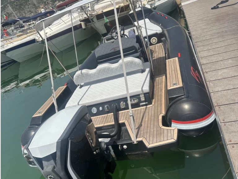 IAVARONE 26  między profesjonalistami a osobami prywatnymi w Porto di Salerno