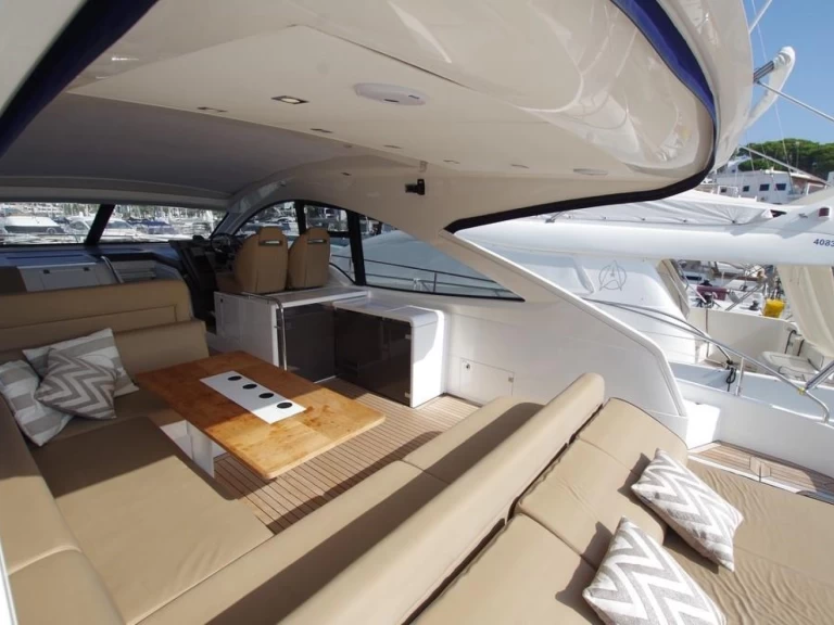 Luksusowy jacht do wynajmu w Denia w najlepszej cenie