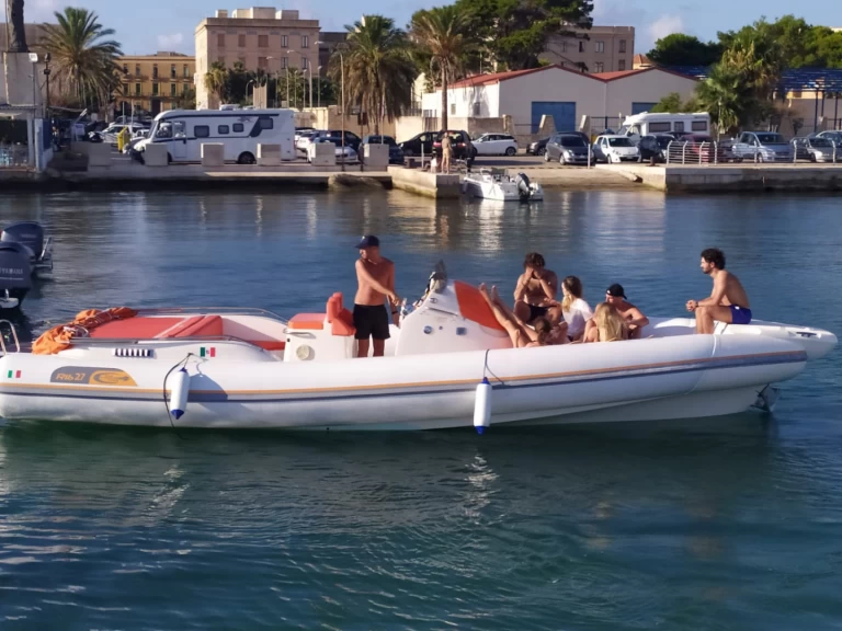 Łódż półsztywna do wynajmu w Trapani w najlepszej cenie