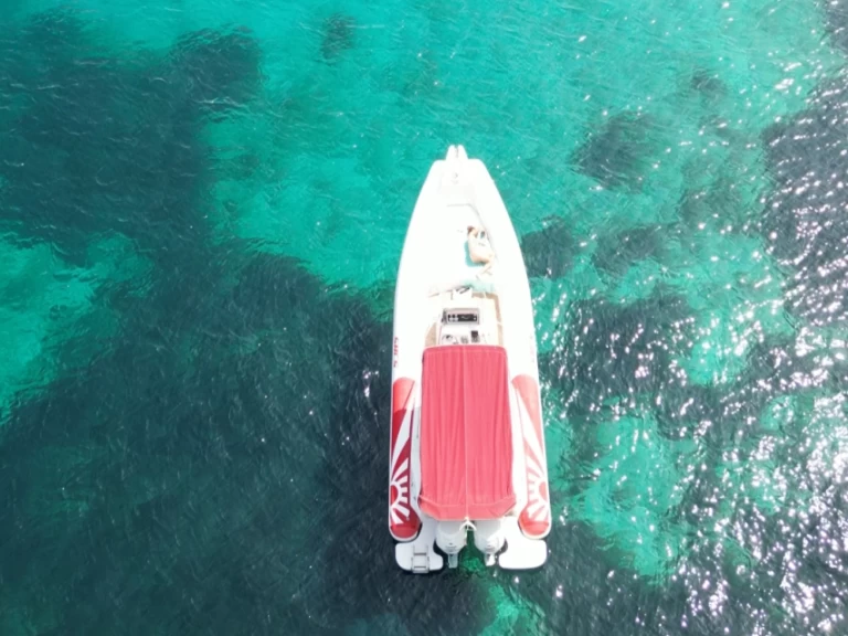 Łódż półsztywna do wynajmu w Porto Cervo w najlepszej cenie