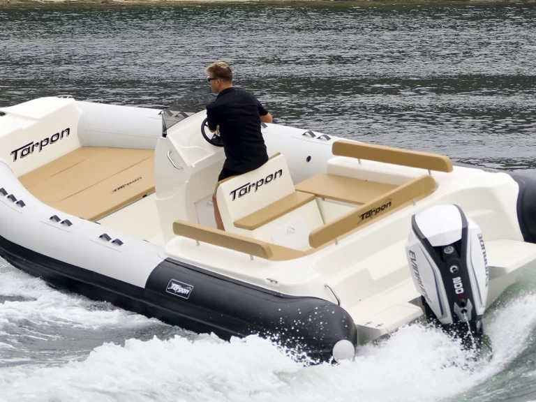 Łódż półsztywna do wynajmu w Hyeres w najlepszej cenie