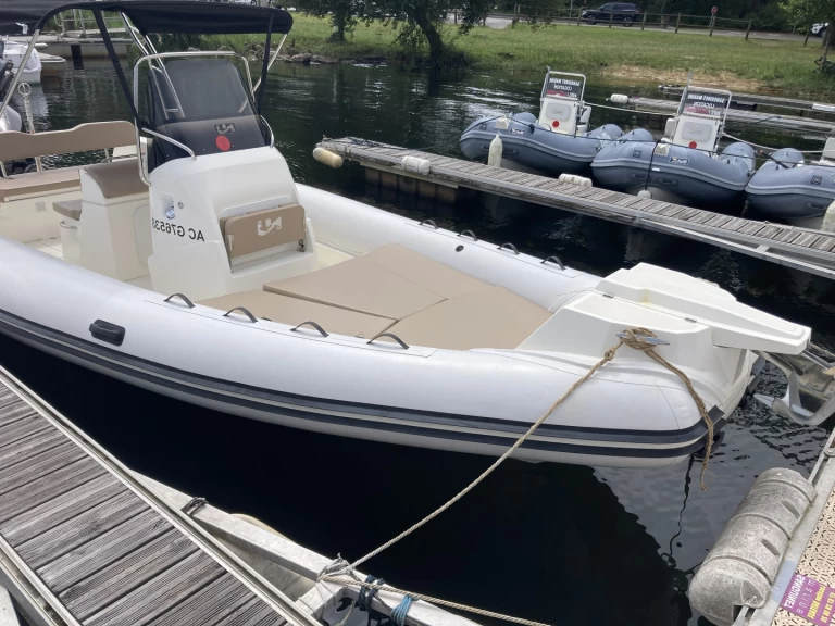 Wynajem Łódż półsztywna Nuova Jolly z patentem 