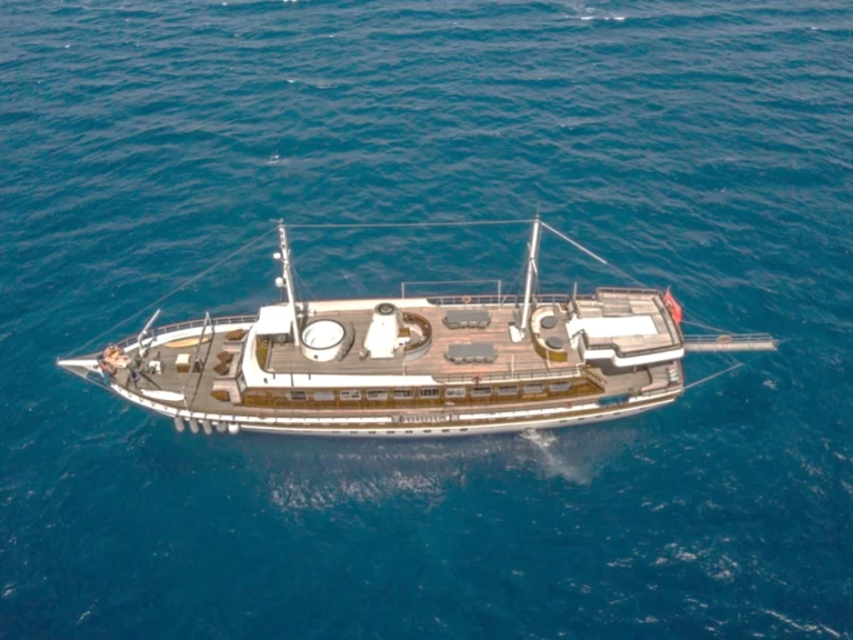 Wynajem Luksusowy jacht Custom Made z patentem 