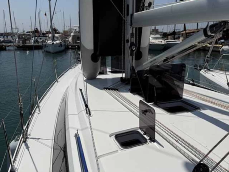 Wynajem Żaglowiec Bavaria z patentem 