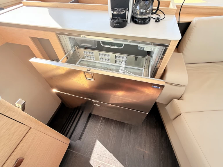 Wynajem Katamaran Fountaine Pajot z patentem 