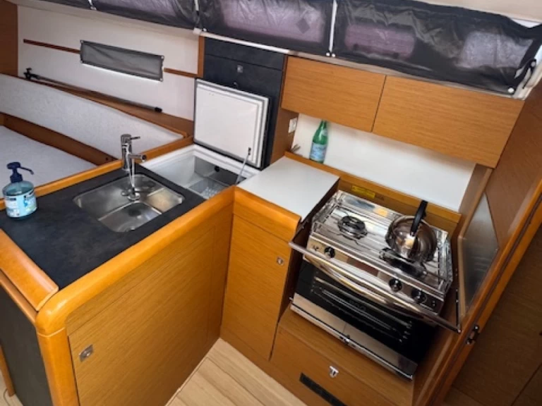 Wynajmij SUN ODYSSEY 349 QR 2016 SUN ODYSSEY 349 QR 2016 w La Rochelle