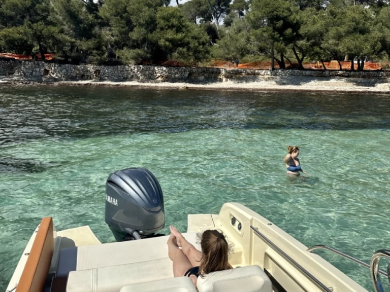 Wynajem łodzi Mandelieu-la-Napoule tanio Invictus 240 CX