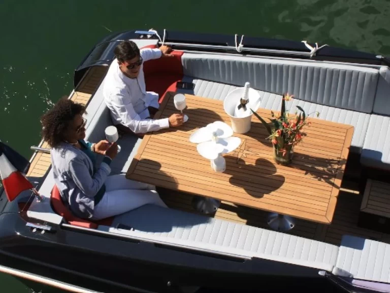 Wynajem Motorówka Tullio Abatte z patentem 