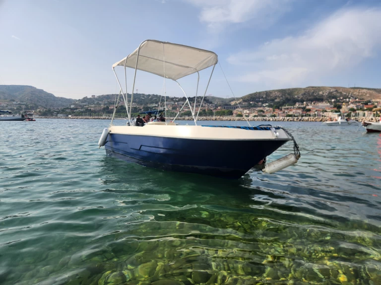 Wynajmij Prusa Marine Prusa 450 w Marsylia