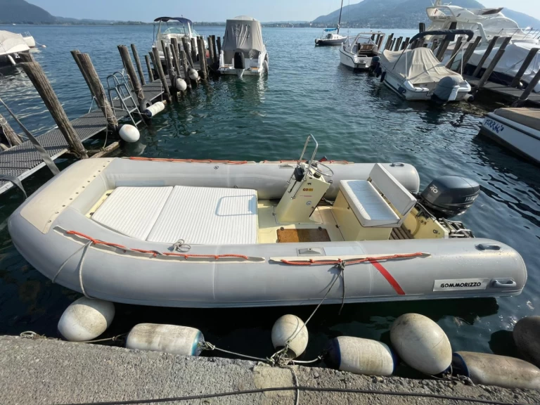 Łódż półsztywna do wynajmu w Predore w najlepszej cenie